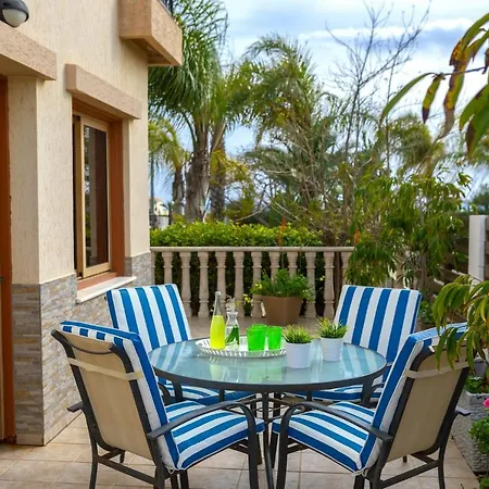Sea Breeze Holiday Dom wakacyjny Ajia Napa